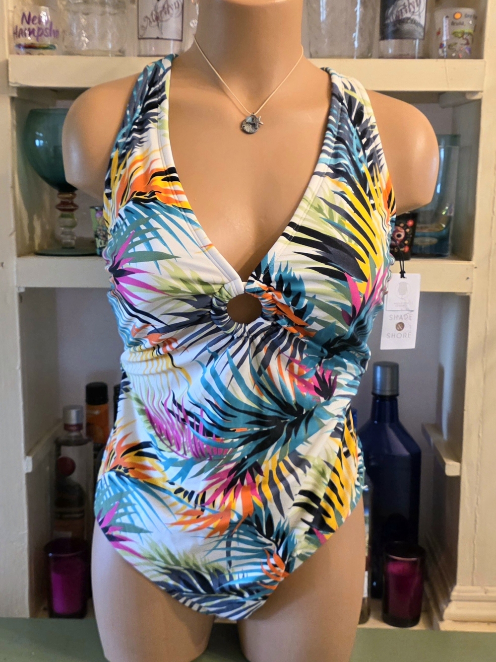Shade And Shore 1 Pc Swimsuit L 12-14 Floral Tropical Plunge Medium Coverage NWT - Picture 3 of 8